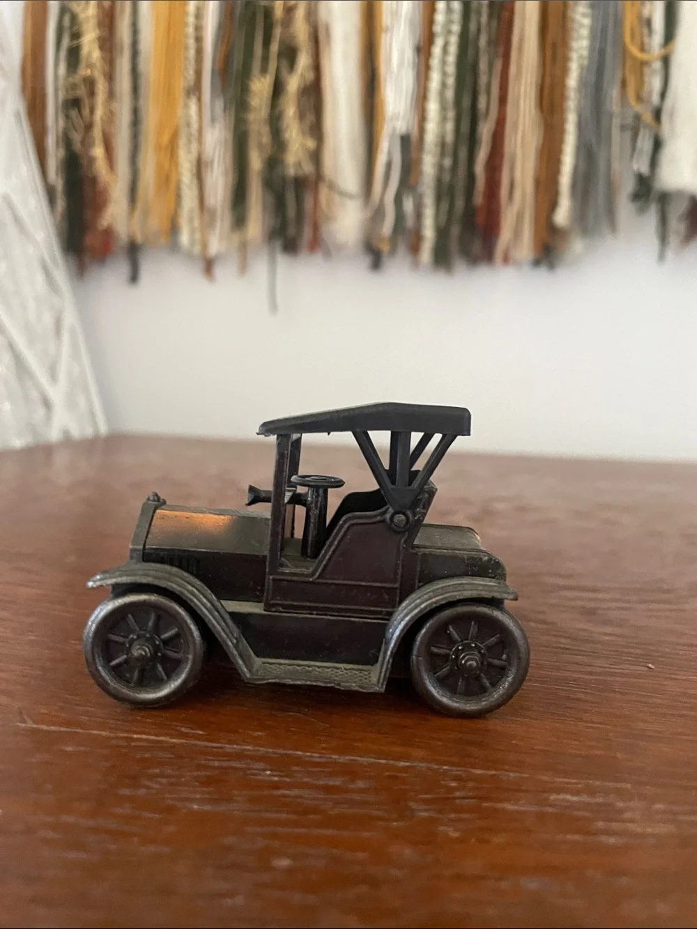 Classic Vintage-Style die cast metal car pencil sharpener 70’s